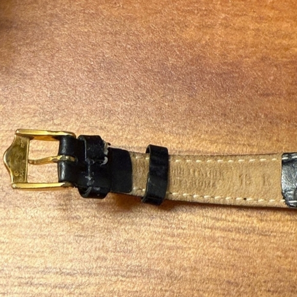 VINTAGE GUCCI 7200L 18K Gold plated White Dial Women's QZ Watch - Pre Loved - Picture 9 of 10